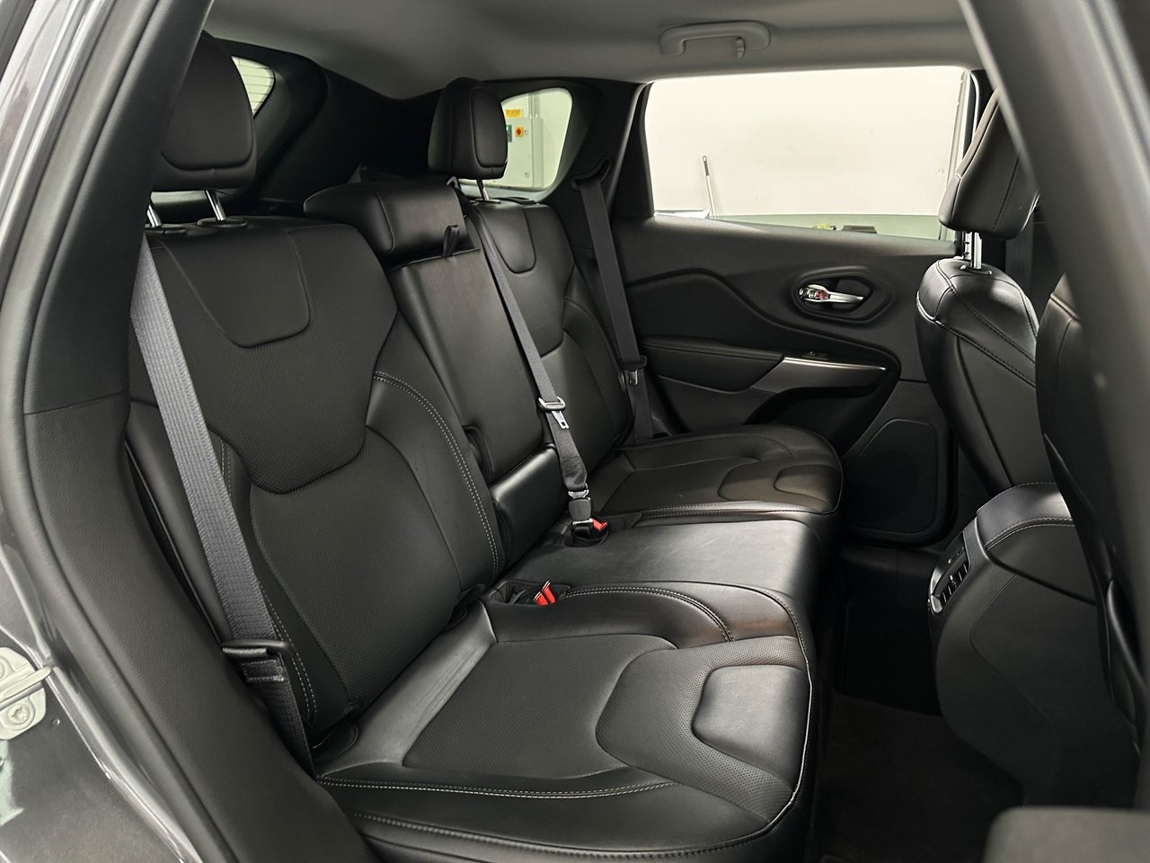 2022 Jeep Cherokee Latitude Lux photo 18