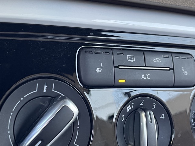 2019 Volkswagen Beetle Convertible S photo 6