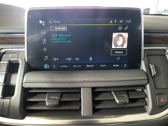 2024 Chevrolet Suburban Premier photo 4