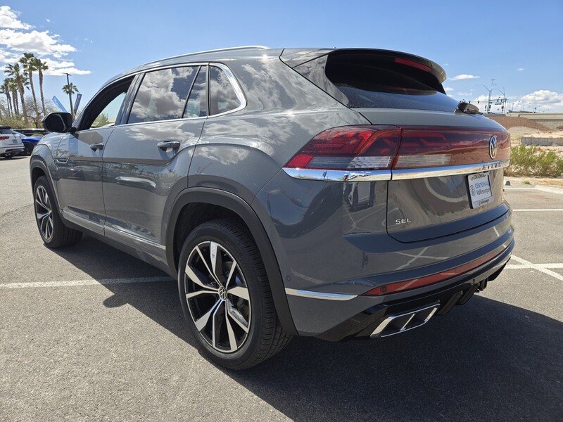 2025 Volkswagen Atlas Cross Sport SEL Premium R-Line photo 3