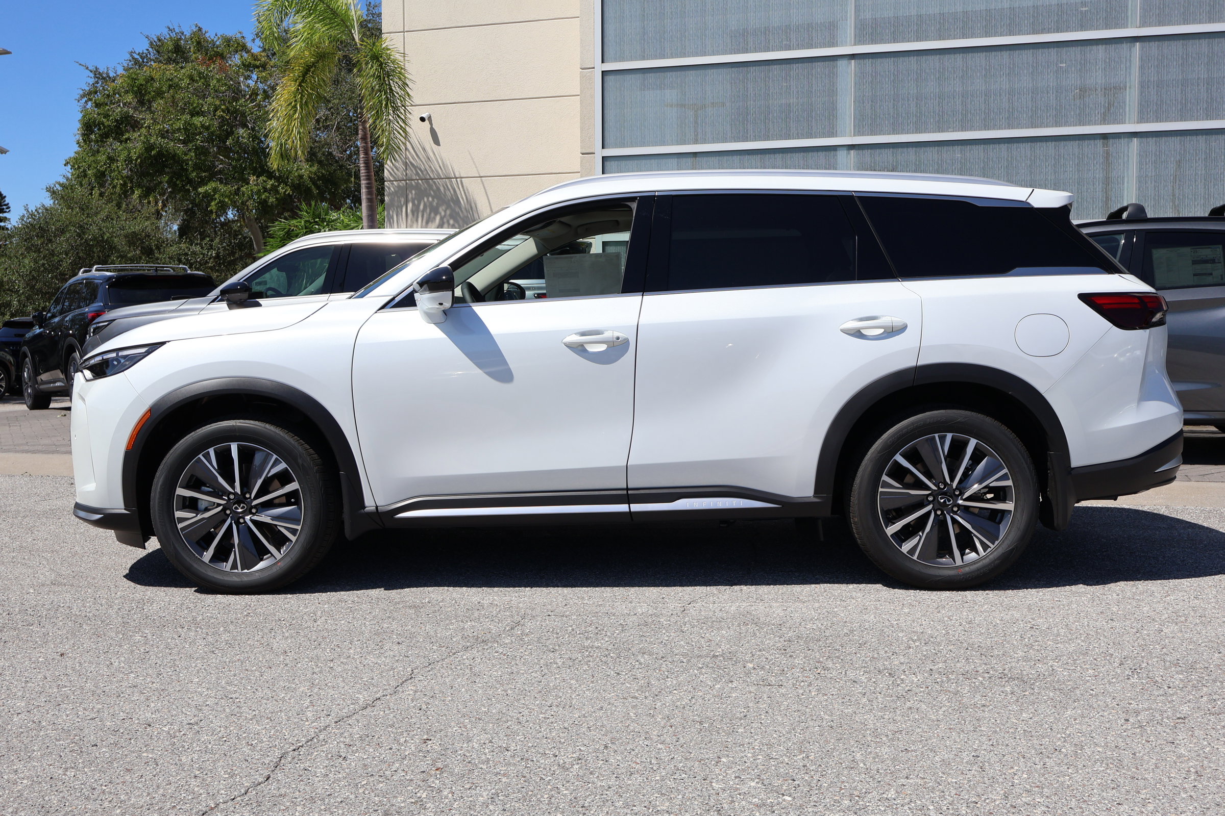 2026 Infiniti QX60 Luxe photo 4
