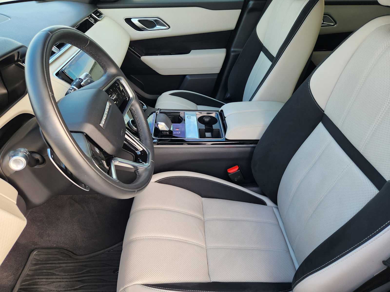 2022 Land Rover Range Rover Velar R-Dynamic S photo 8