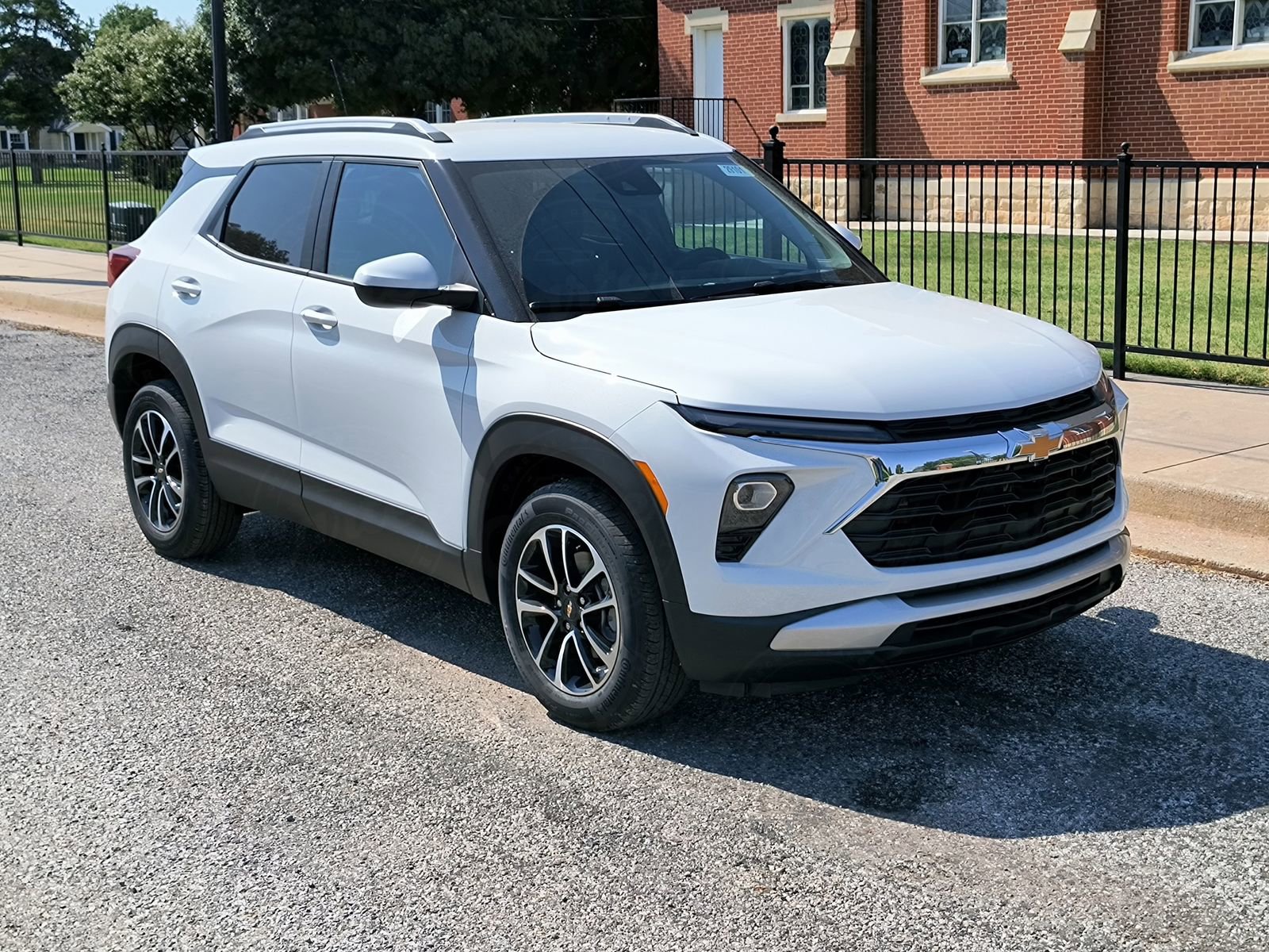 2026 Chevrolet Trailblazer LT photo 2