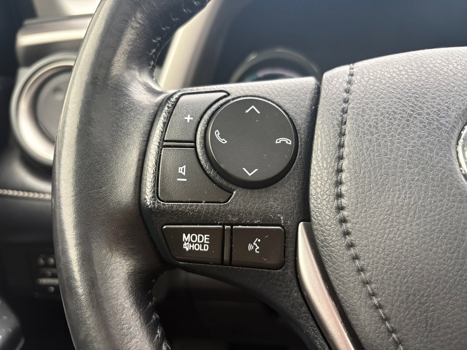 2018 Toyota RAV4 Hybrid XLE photo 6