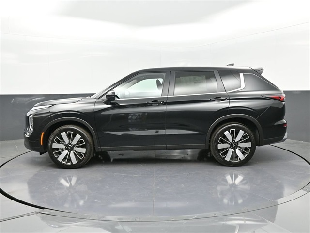 2025 Mitsubishi Outlander SE photo 2