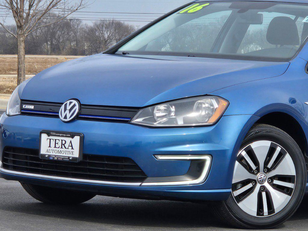 Used 2016 Volkswagen e-Golf e-Golf SE with VIN WVWKP7AU8GW913398 for sale in Plano, IL