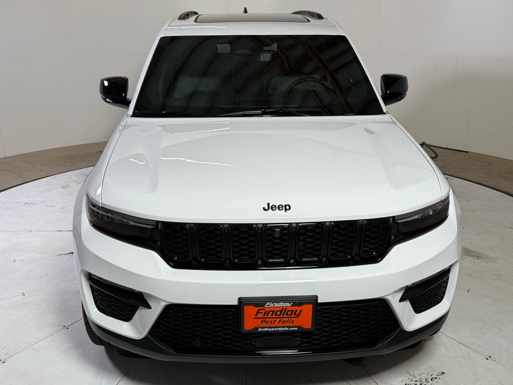 2025 Jeep Grand Cherokee Limited photo 2