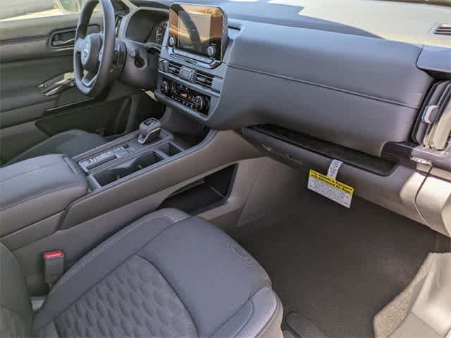 2024 Nissan Pathfinder S photo 12
