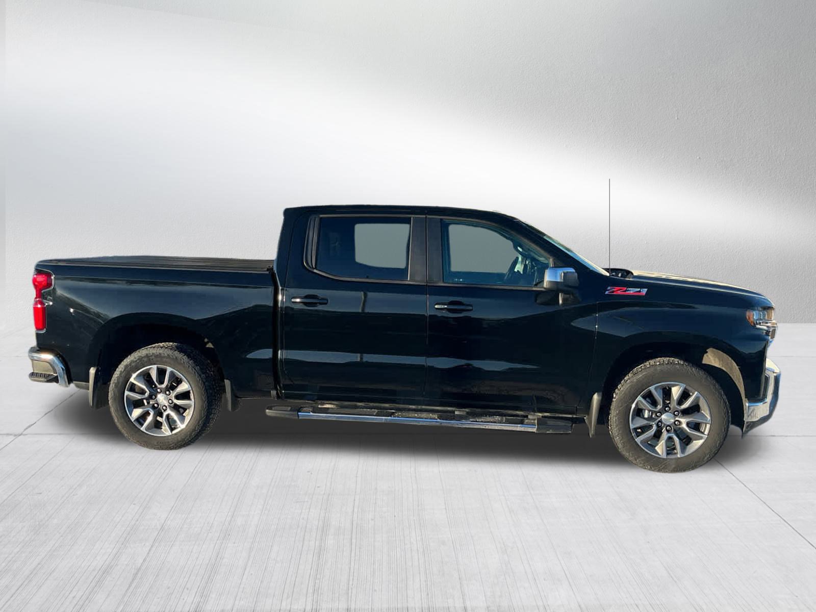 Used 2021 Chevrolet Silverado 1500 LT with VIN 3GCUYDED8MG185803 for sale in Brooklyn Center, Minnesota