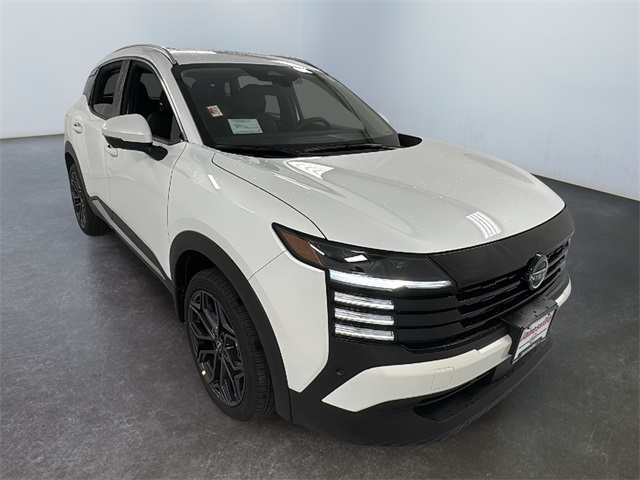 2025 Nissan Kicks SR AWD's photo