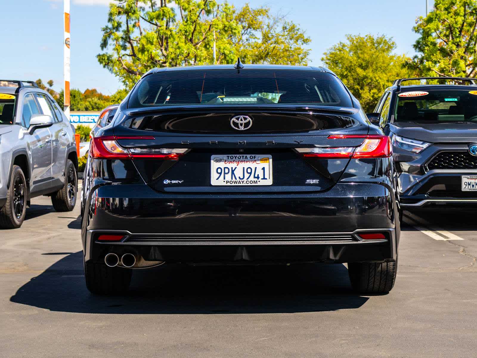 2025 Toyota Camry SE photo 4