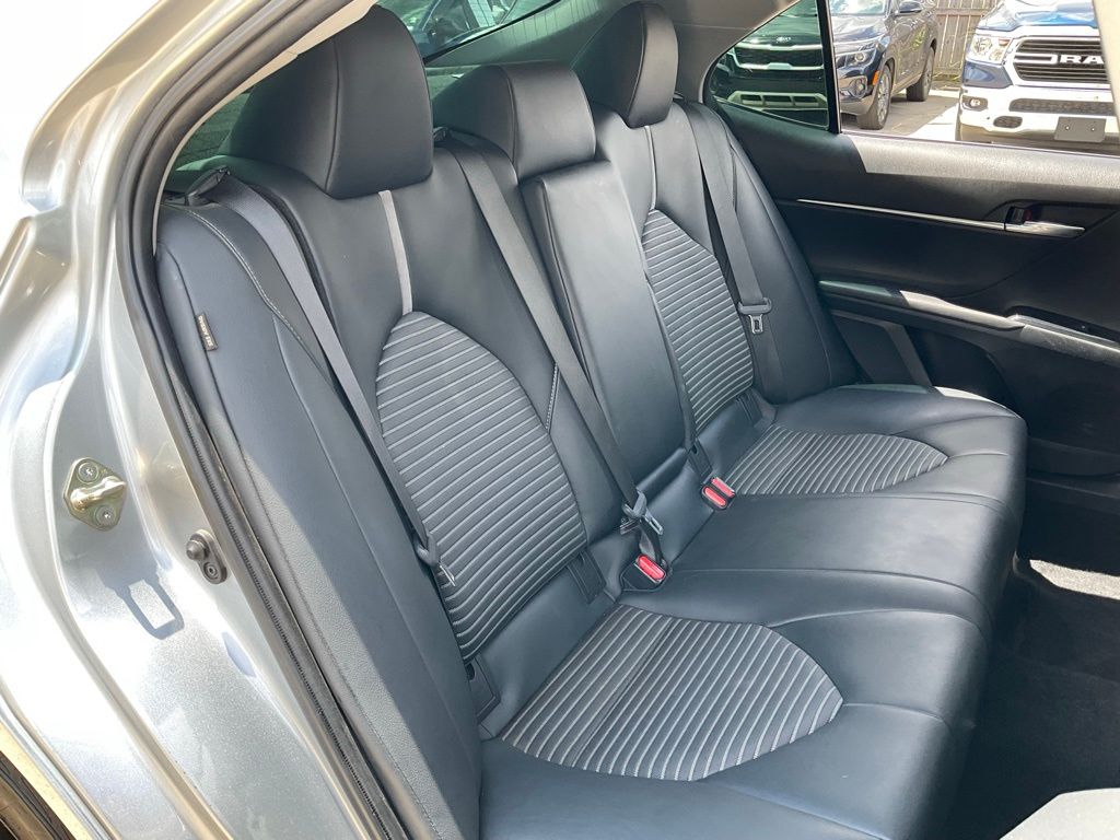 2020 Toyota Camry SE photo 14