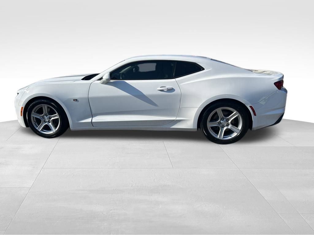 2023 Chevrolet Camaro 1LT photo 2