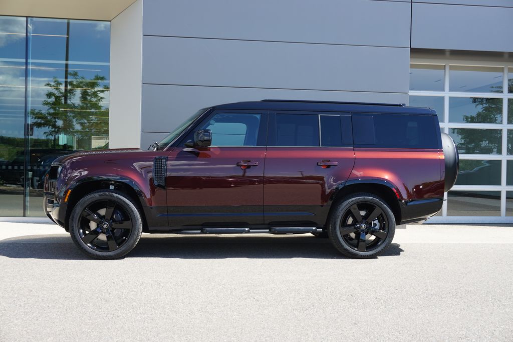 2025 Land Rover Defender 130 X-Dynamic SE photo 8