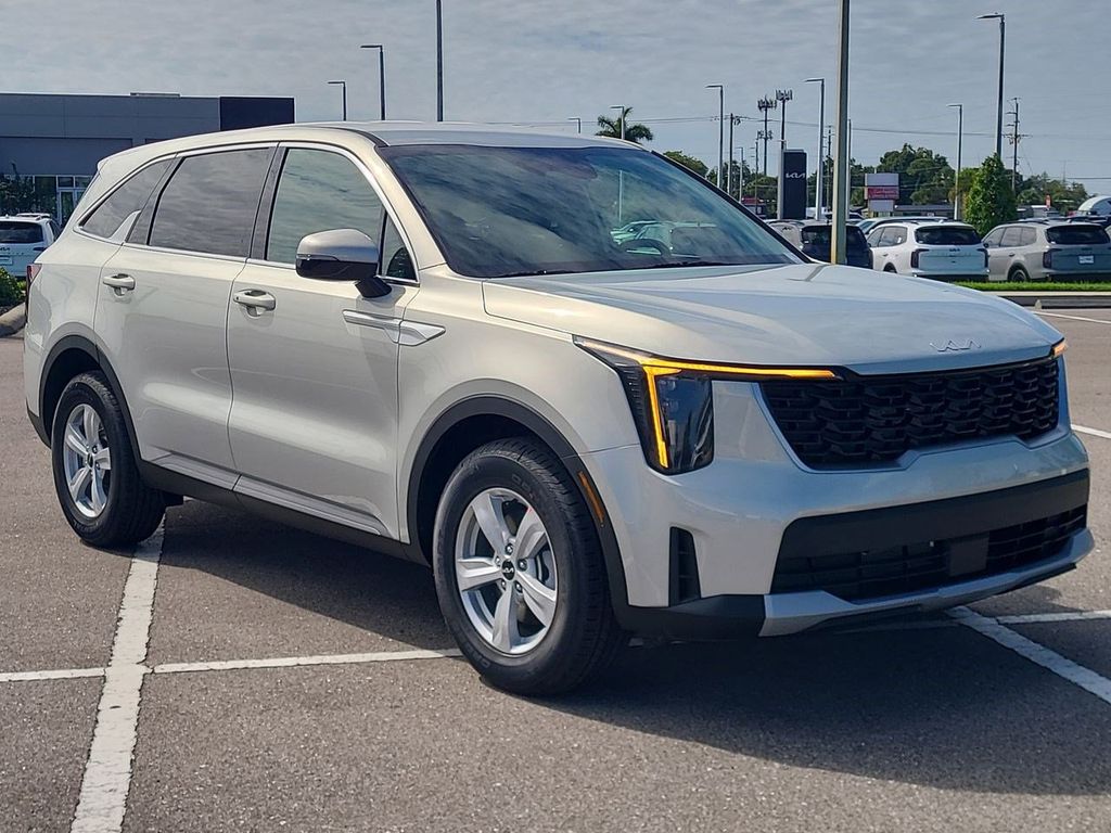 2026 Kia Sorento LX photo 3