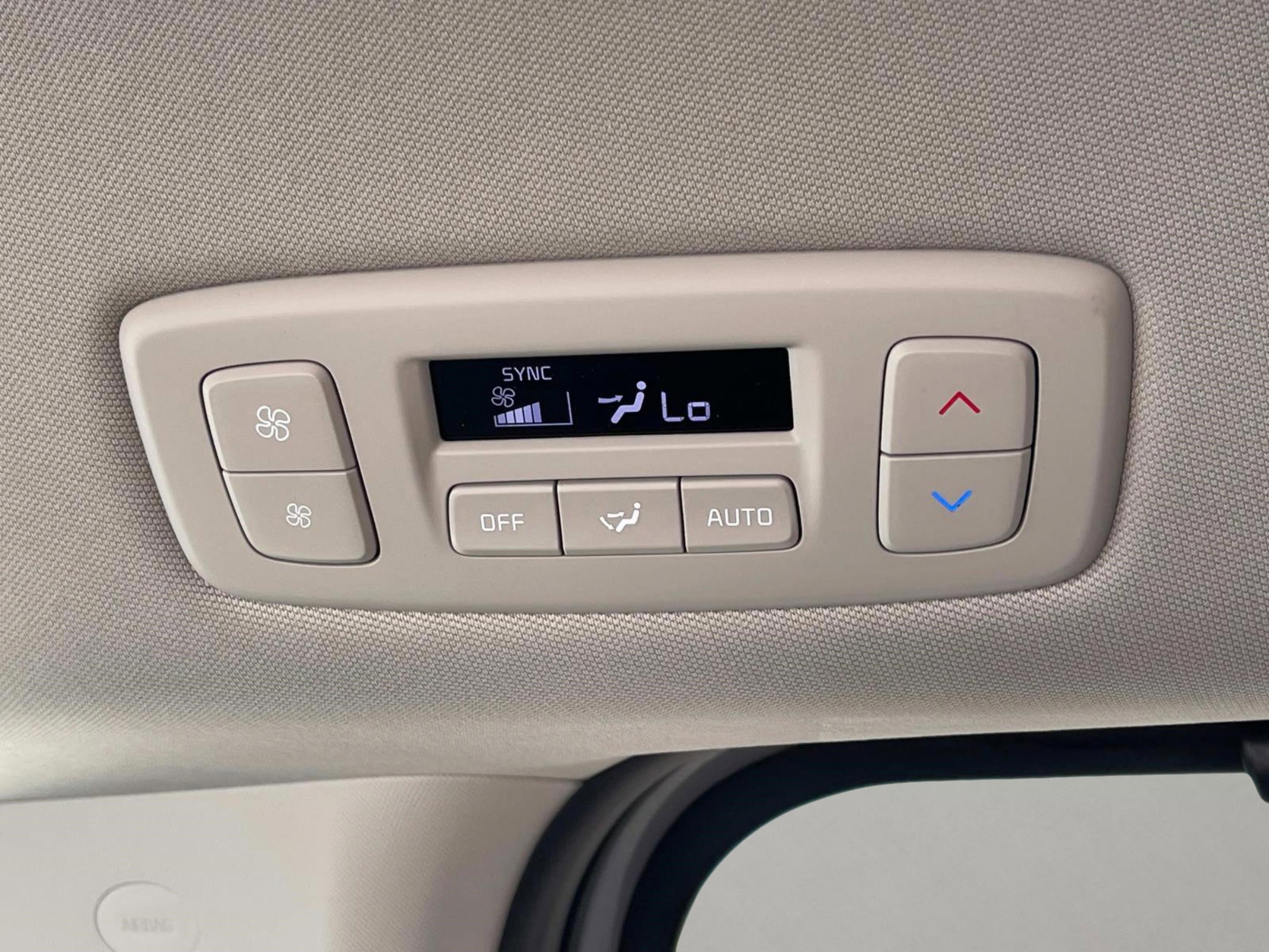 2026 Kia Carnival EX photo 26