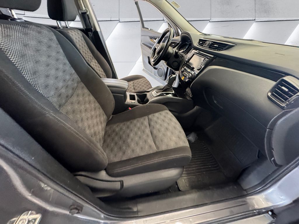 2022 Nissan Rogue Sport SV photo 12