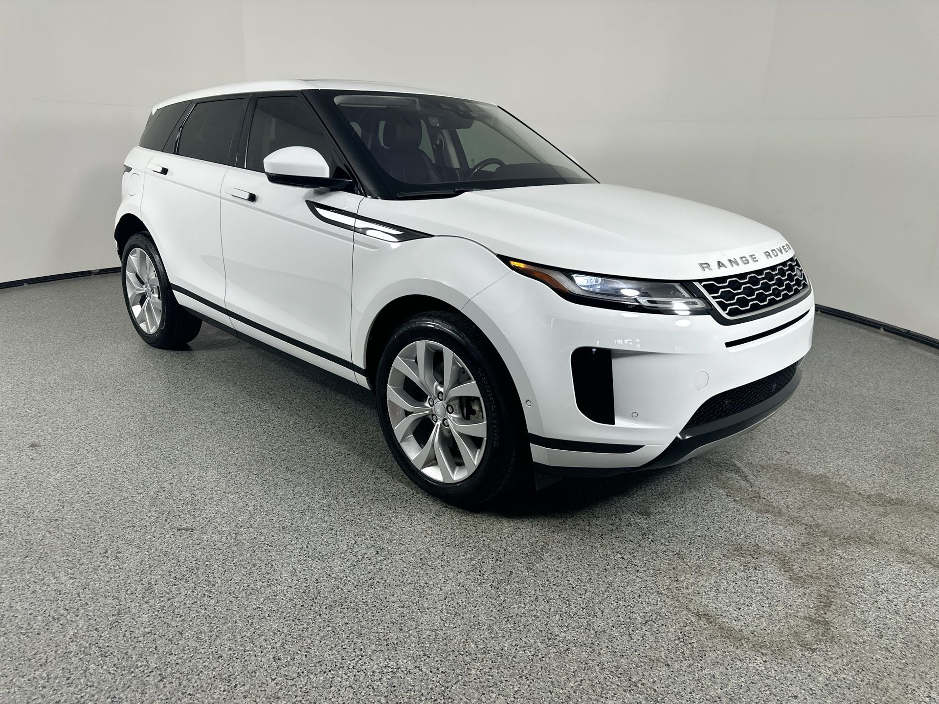 2020 Land Rover Range Rover Evoque SE photo 3