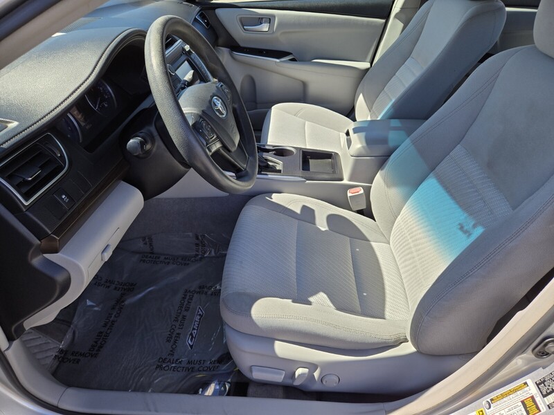 2017 Toyota Camry LE photo 4