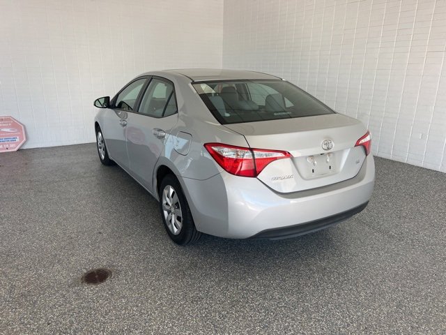 2016 Toyota Corolla LE photo 2