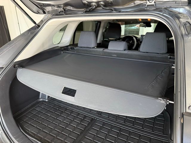 2019 Toyota RAV4 LE photo 31
