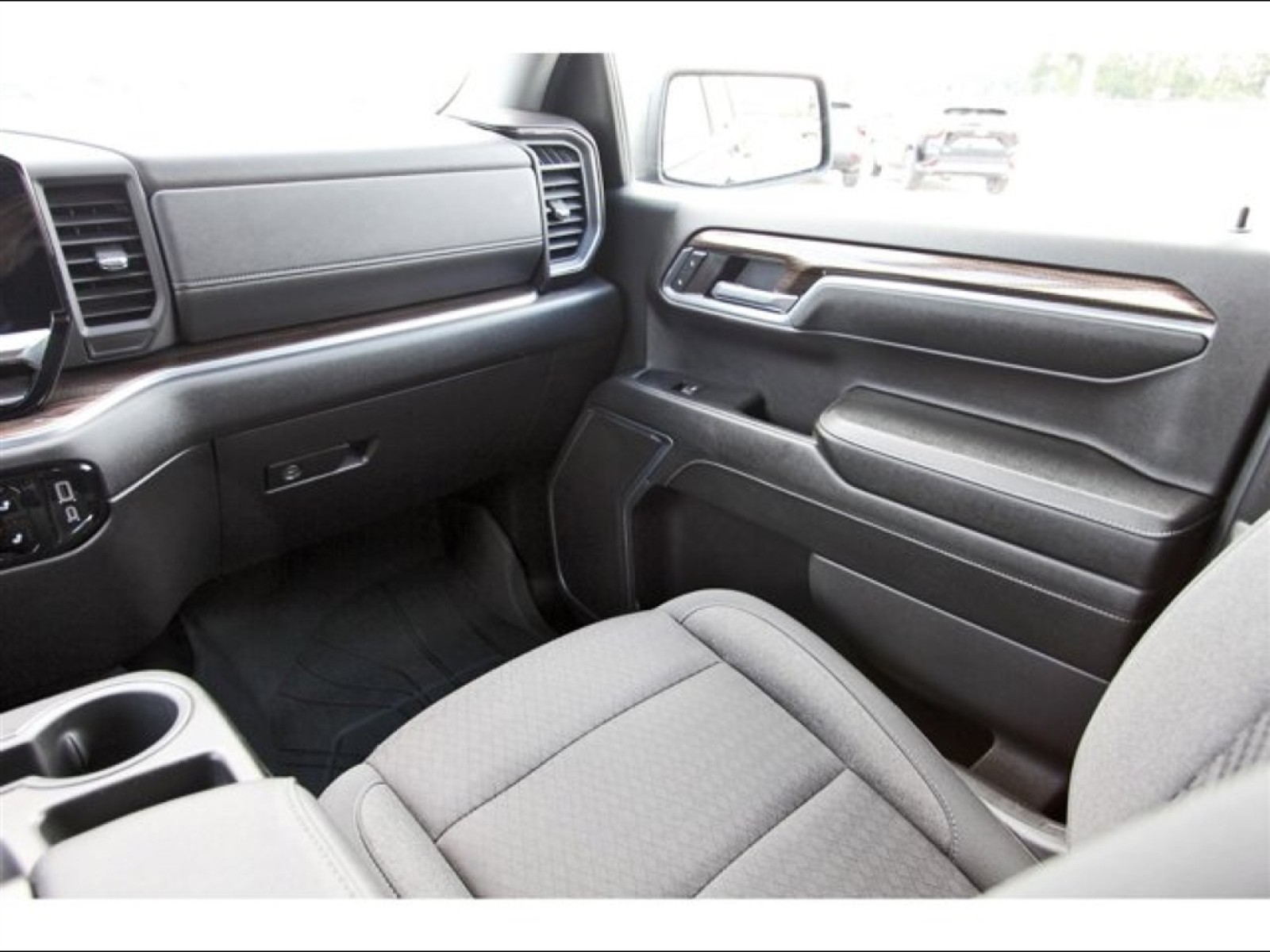 2024 Chevrolet Silverado 1500 LT - 11