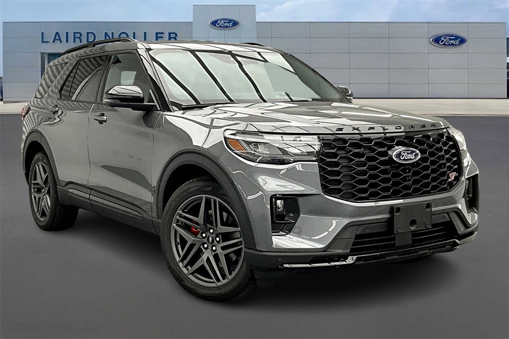 2025 Ford Explorer ST photo 2