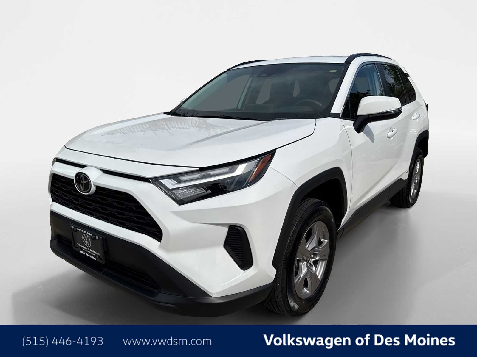2025 Toyota RAV4 XLE's photo