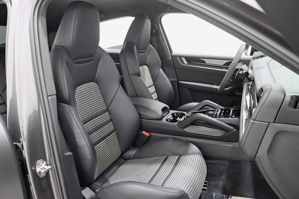 2024 Porsche Cayenne Coupe S photo 29