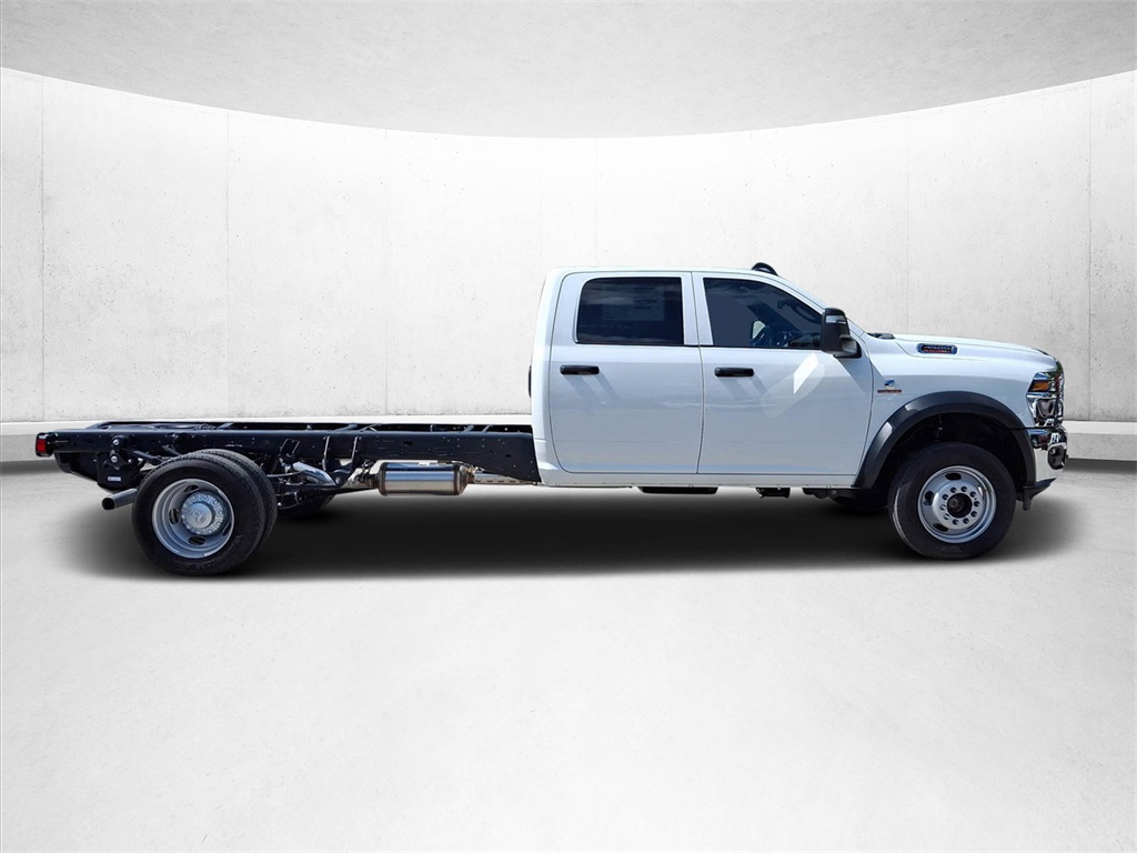 2025 Ram 4500 Tradesman photo 2