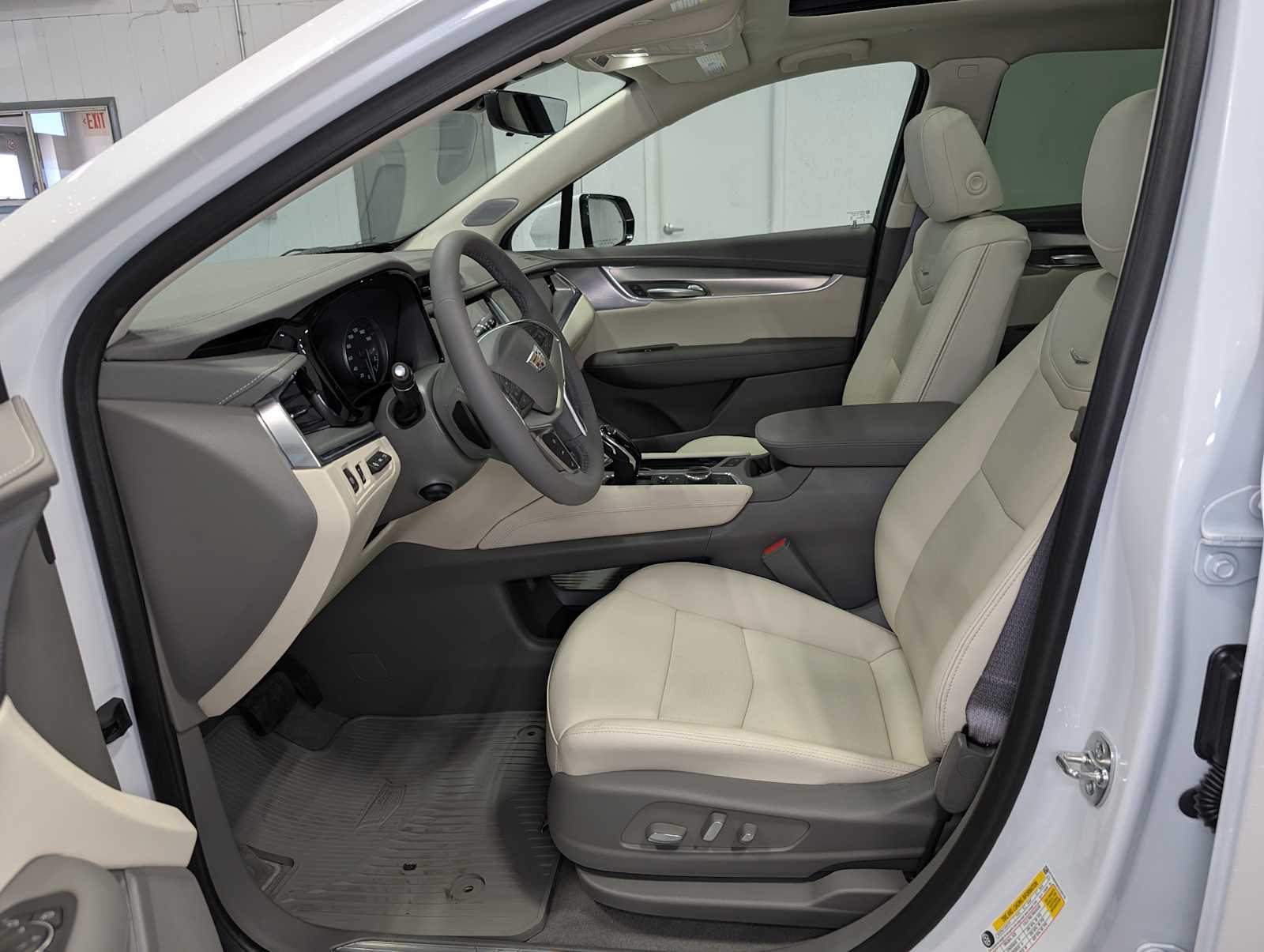 2025 Cadillac XT5 Premium Luxury photo 2