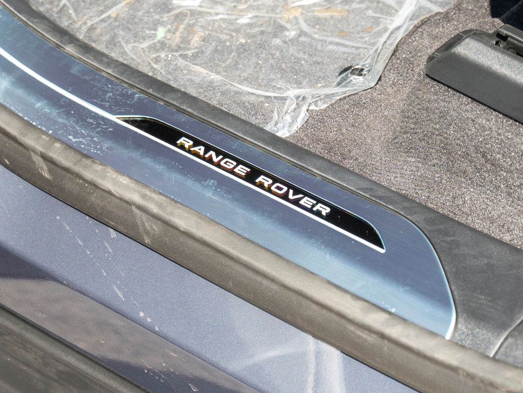 2025 Land Rover Range Rover Sport SE photo 13