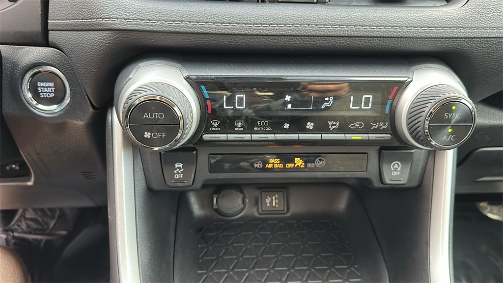 2023 Toyota RAV4 XLE photo 22