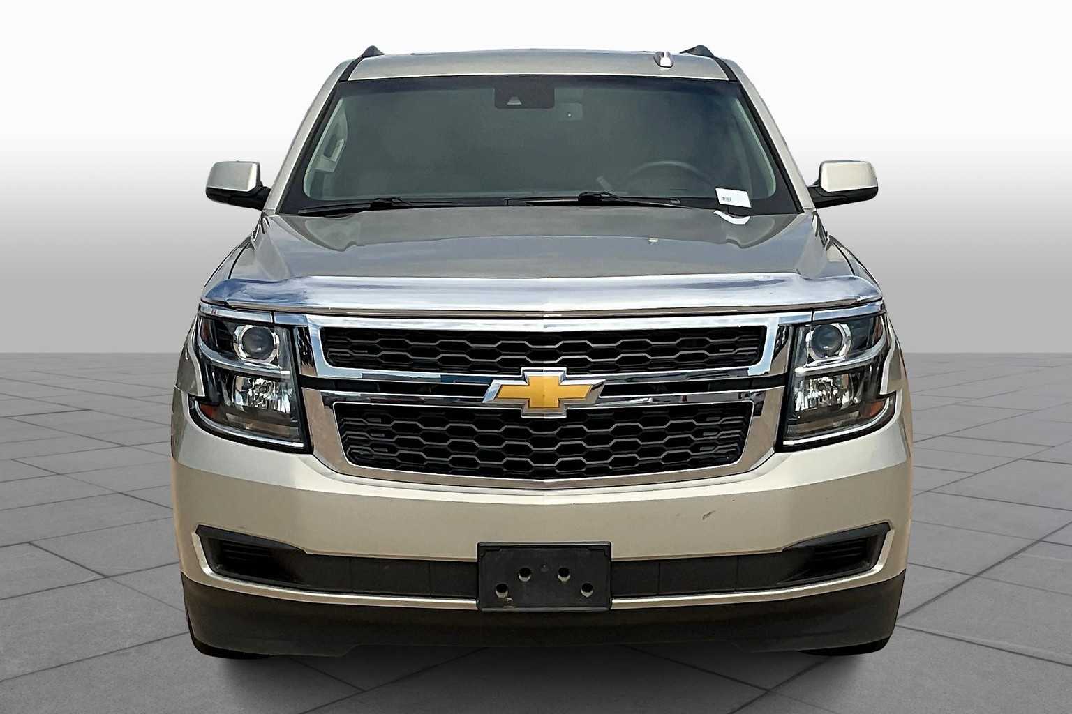 2015 Chevrolet Suburban LT photo 3