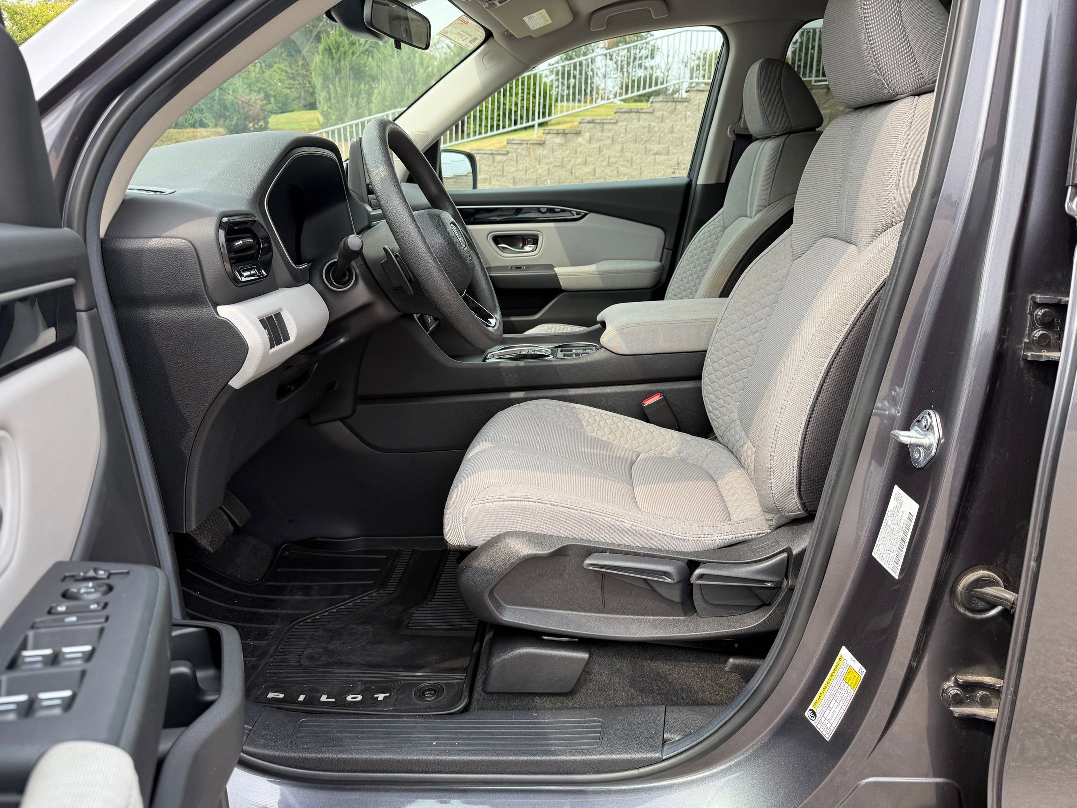 2024 Honda Pilot LX photo 4