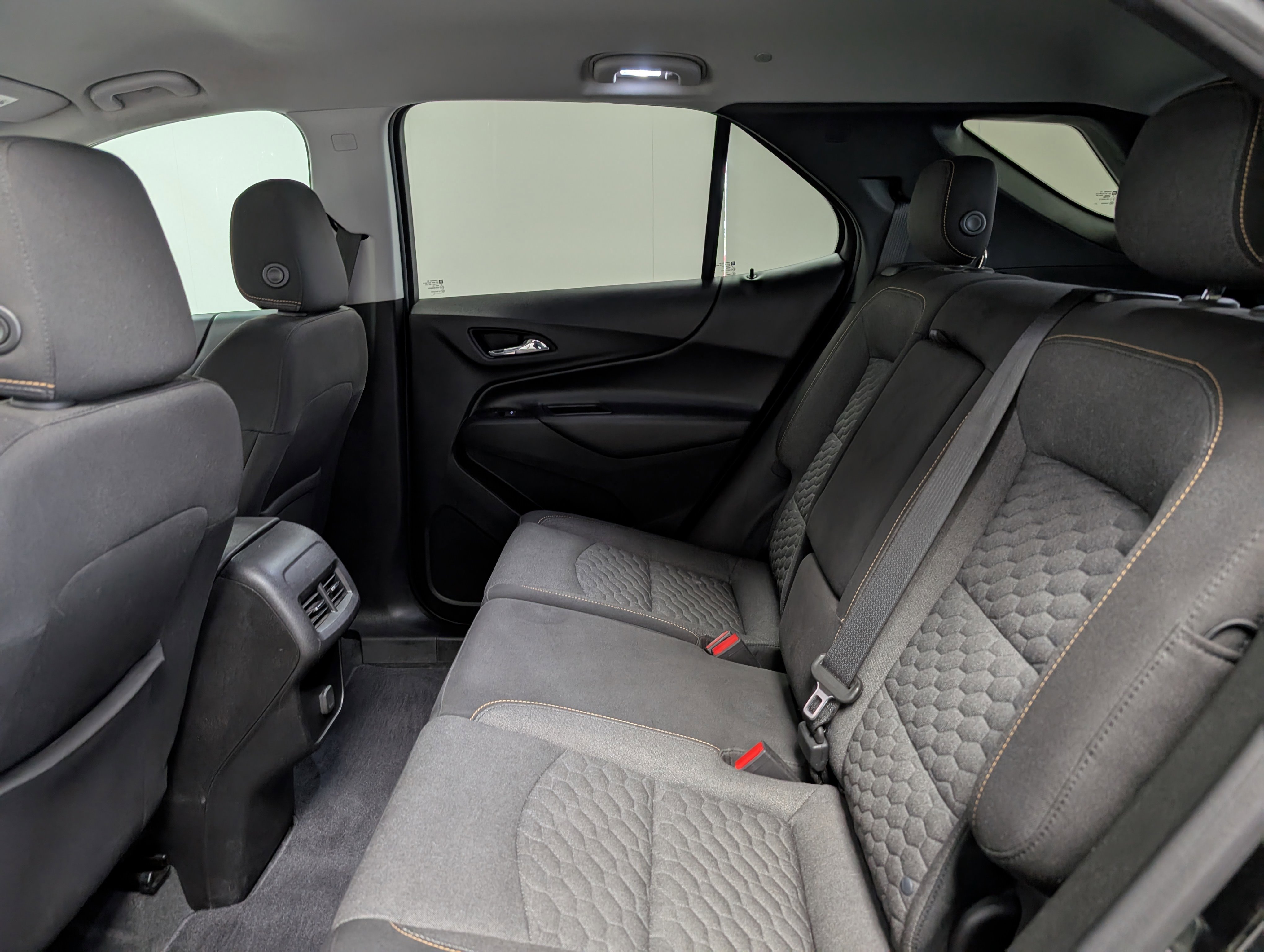 2018 Chevrolet Equinox LT photo 2