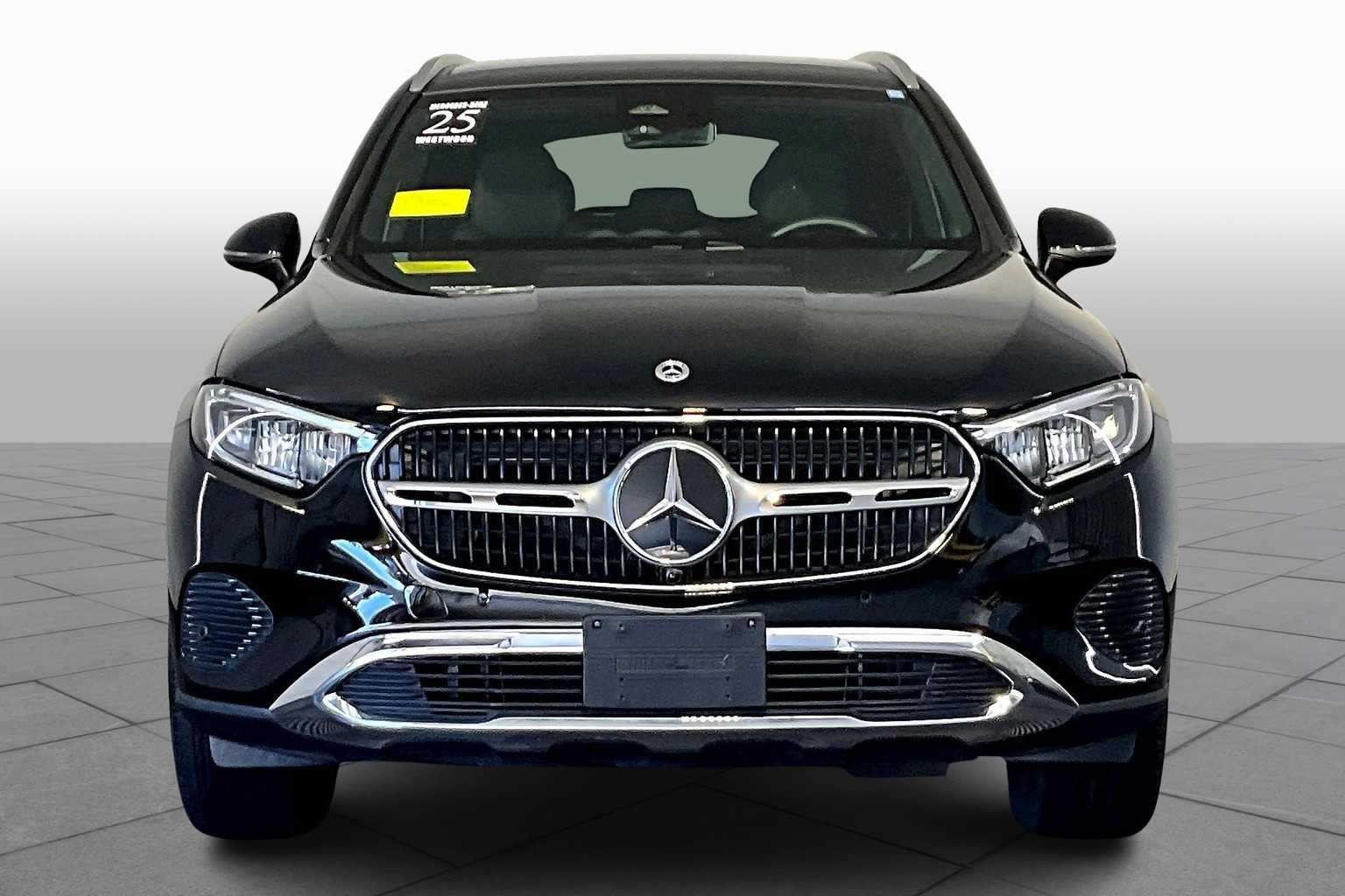 2025 Mercedes Benz GLC 300 4MATIC photo 3