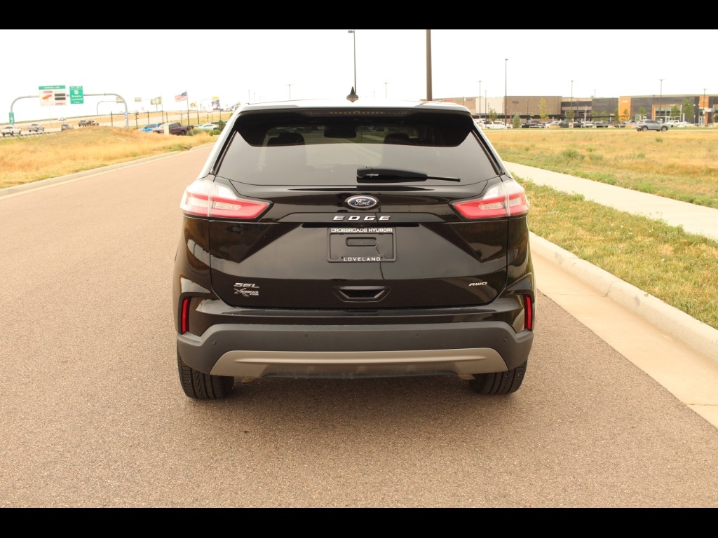 2021 Ford Edge SEL photo 4
