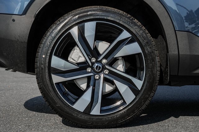 2026 Volvo XC40 AWD photo 13