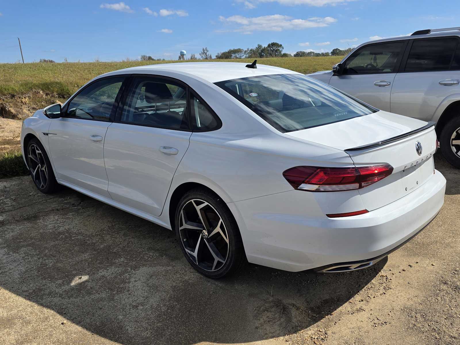 2020 Volkswagen Passat 2.0T R-Line photo 4