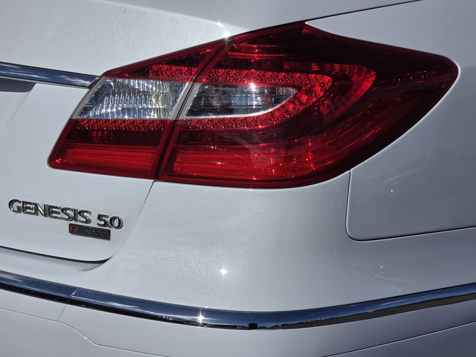 2013 Hyundai Genesis 5.0 R-Spec photo 12