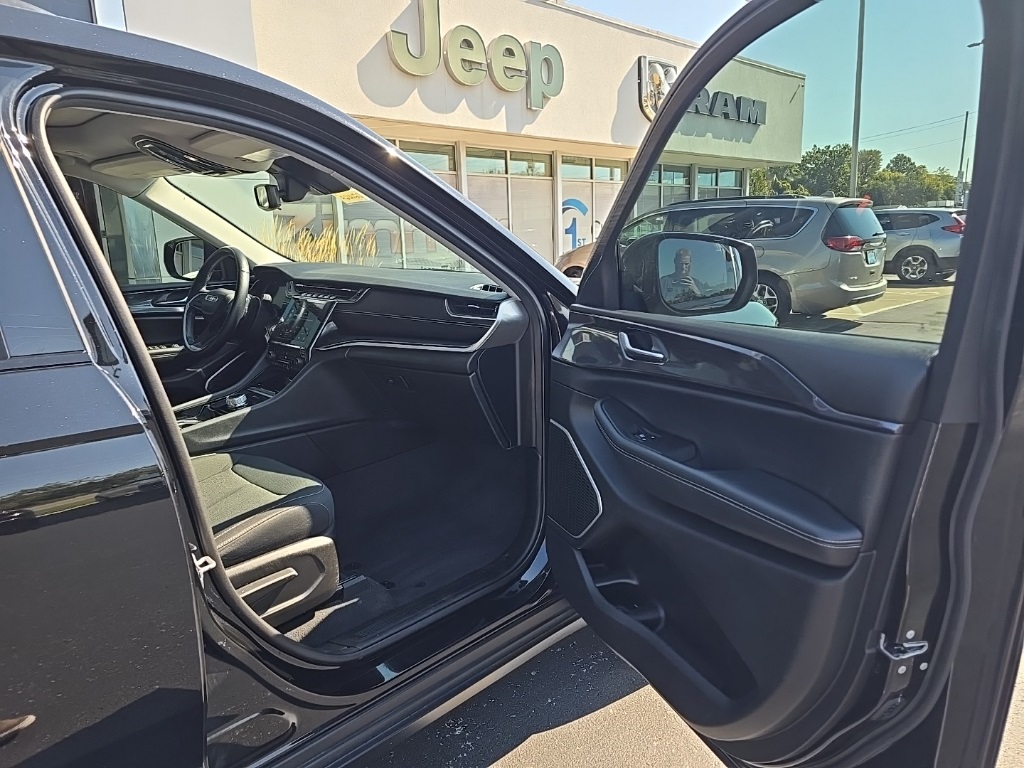 2021 Jeep Grand Cherokee Laredo photo 16