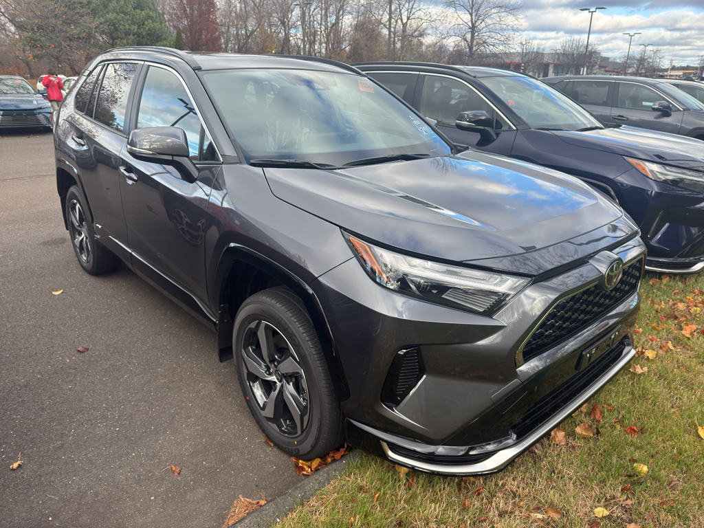 2025 Toyota RAV4 SE's photo