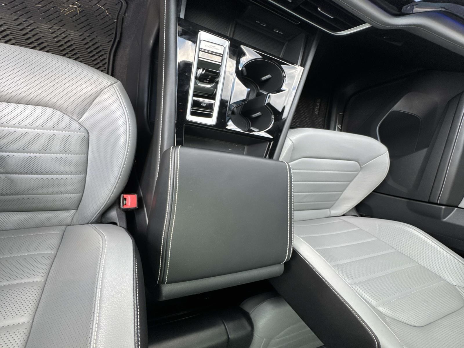 2024 Volkswagen Atlas Cross Sport SEL R-Line photo 22