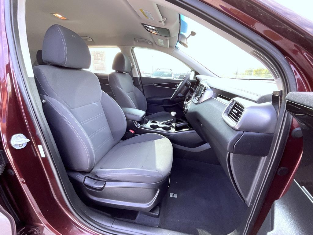 2019 Kia Sorento LX photo 15