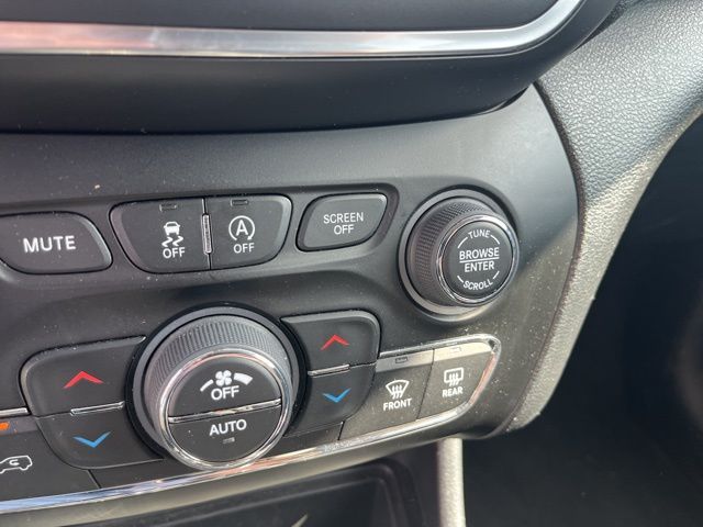 2023 Jeep Cherokee Altitude photo 21