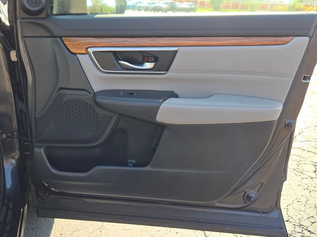 2019 Honda CR-V Touring photo 3