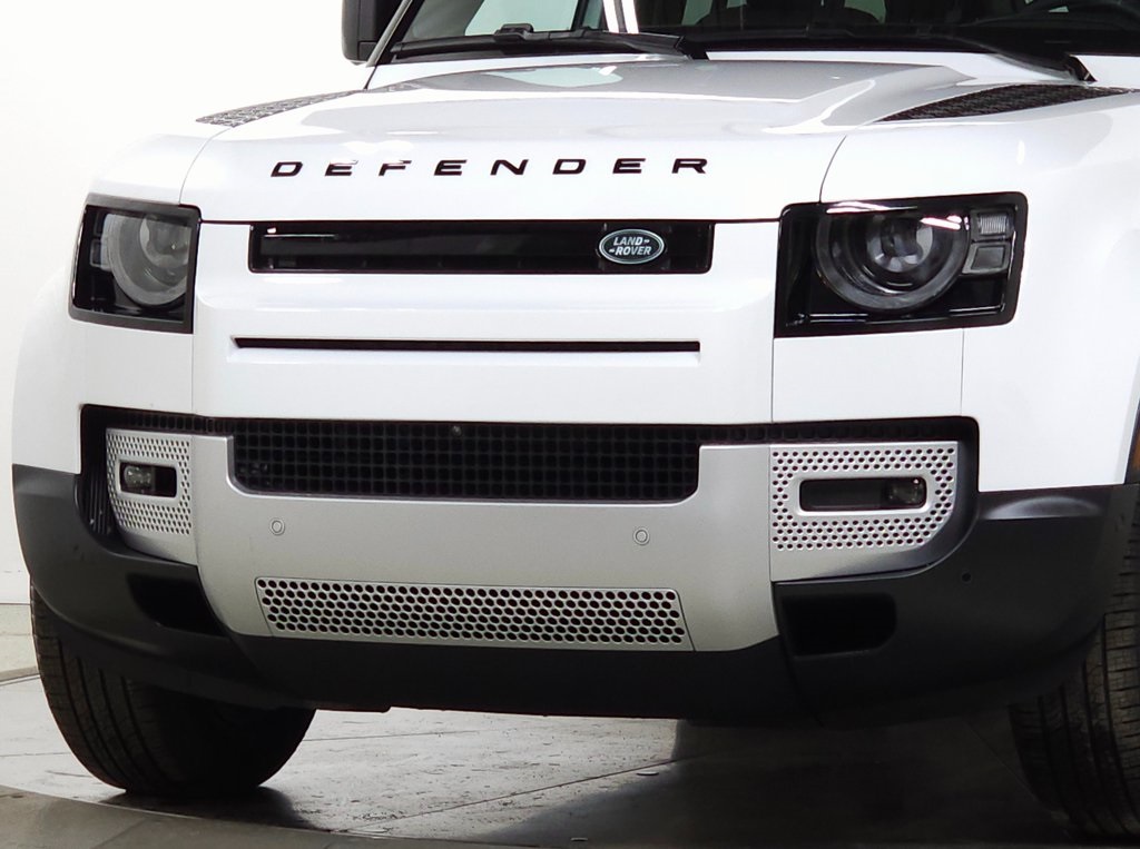 2025 LAND ROVER DEFENDER - Image 11