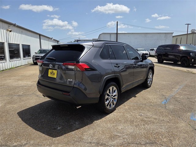 2020 Toyota RAV4 XLE Premium photo 4