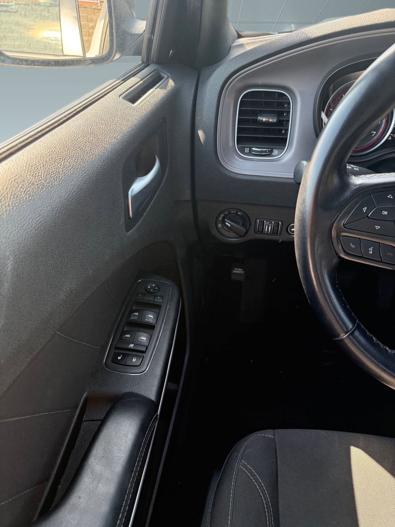 2023 Dodge Charger SXT photo 25